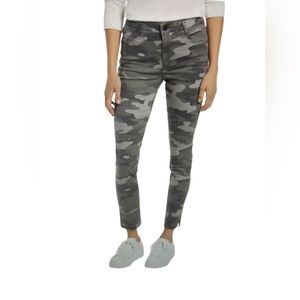 H & M Camo Jeans fits an 8, Straight Leg Classic Streetwear Mod Indie Rocker NWT